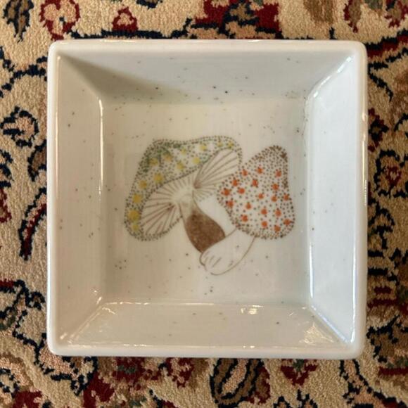 Otagiri Trinket Dish: Vintage Mushroom Theme - Picture 3 of 4